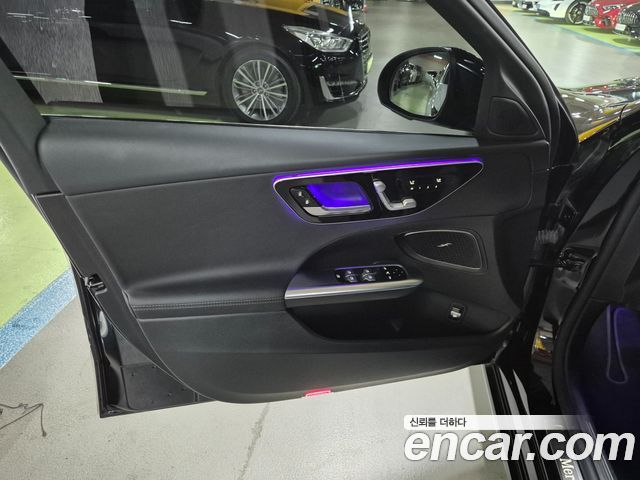 Mercedes-Benz C-Class 2024 — photo 17