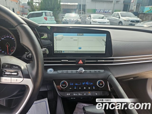 Hyundai AVANTE 2021 — photo 11