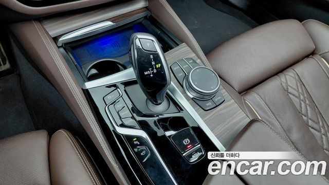 BMW 5-Series 2021 — photo 9