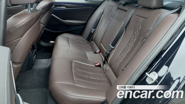 BMW 5-Series 2021 — photo 11