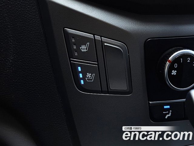 Hyundai Starex 2019 — photo 11