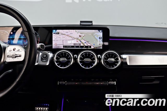Mercedes-Benz GLB-Class 2021 — photo 10