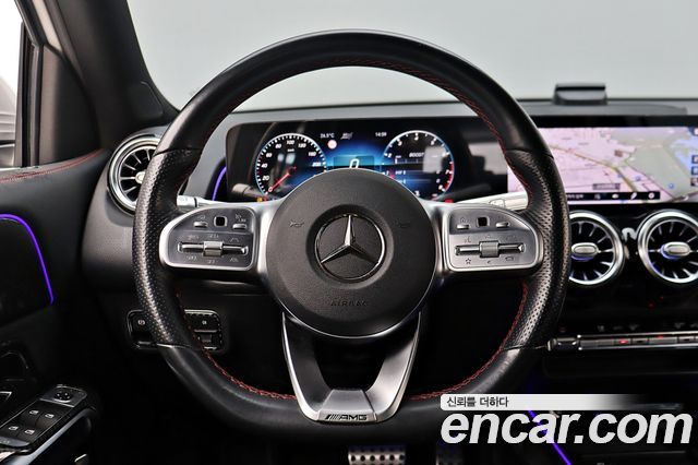 Mercedes-Benz GLB-Class 2021 — photo 11