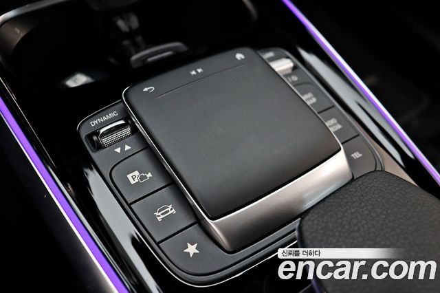 Mercedes-Benz GLB-Class 2021 — photo 17