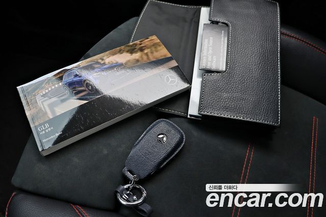 Mercedes-Benz GLB-Class 2021 — photo 19
