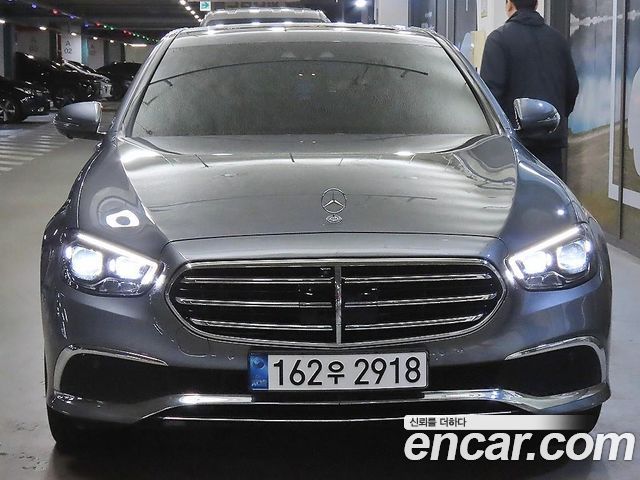 Mercedes-Benz E-Class 2022 — photo 2