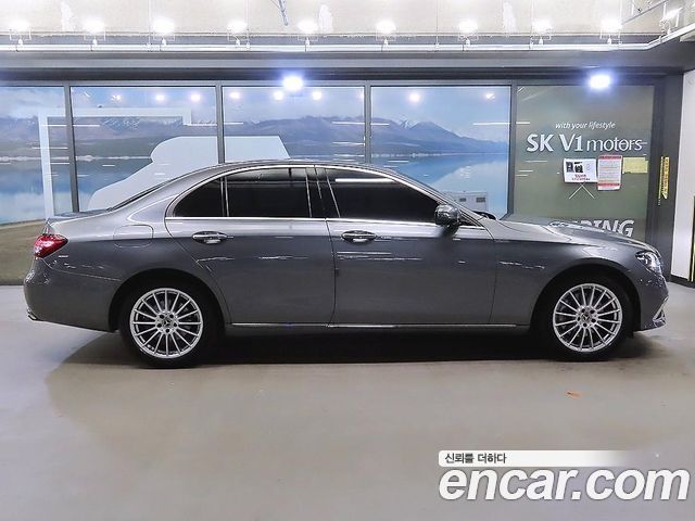 Mercedes-Benz E-Class 2022 — photo 3