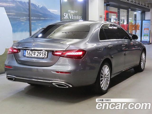 Mercedes-Benz E-Class 2022 — photo 4
