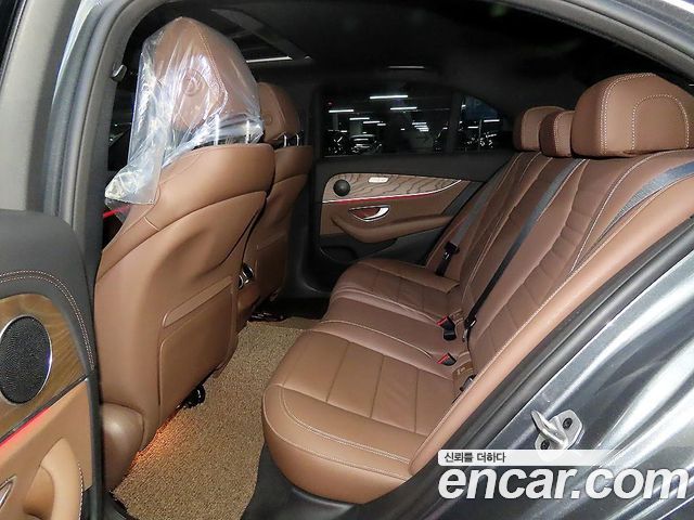 Mercedes-Benz E-Class 2022 — photo 7
