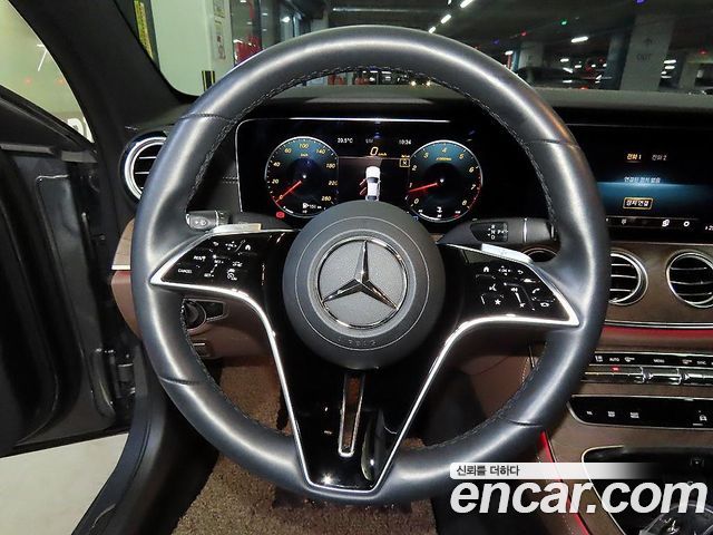 Mercedes-Benz E-Class 2022 — photo 8