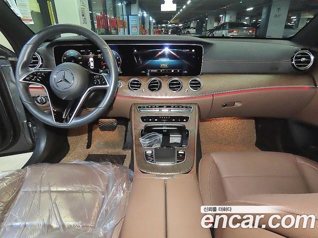 Mercedes-Benz E-Class 2022 — photo 10