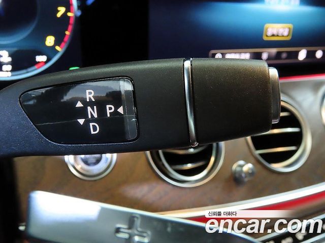 Mercedes-Benz E-Class 2022 — photo 12