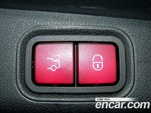 Mercedes-Benz E-Class 2022 — photo 16