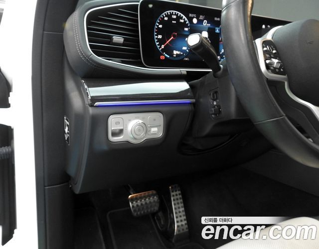 Mercedes-Benz GLE-Class 2020 — photo 14