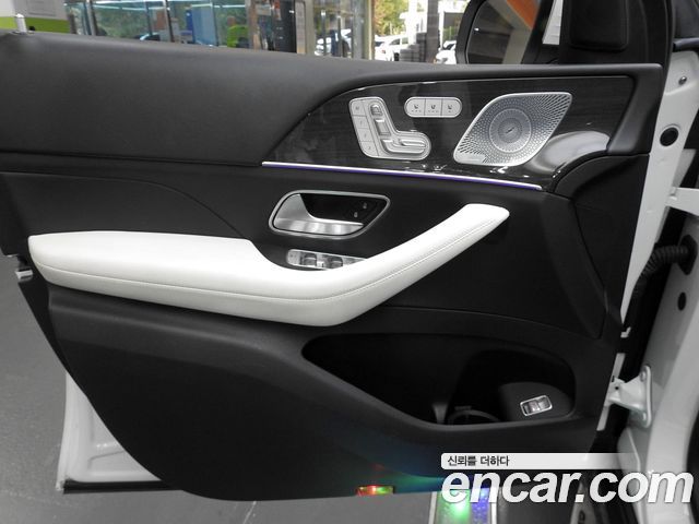 Mercedes-Benz GLE-Class 2020 — photo 15