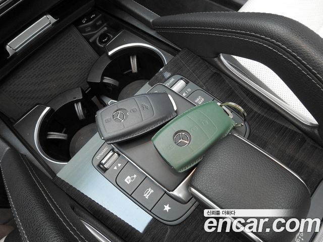 Mercedes-Benz GLE-Class 2020 — photo 18
