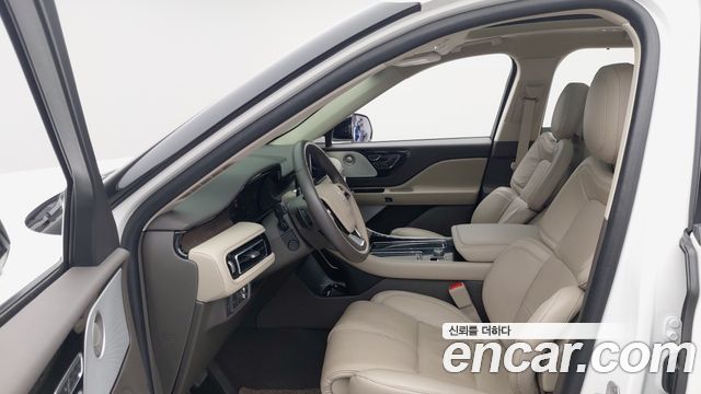 Lincoln Aviator 2023 — photo 11