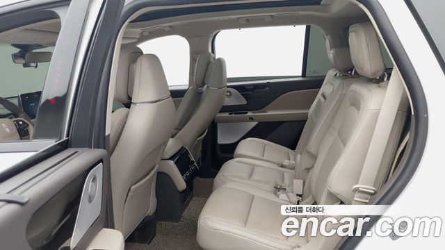 Lincoln Aviator 2023 — photo 12