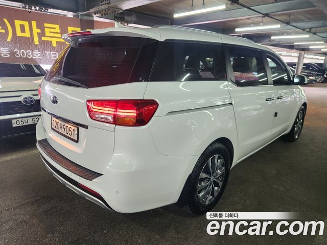 Kia Canival 2018 — photo 4