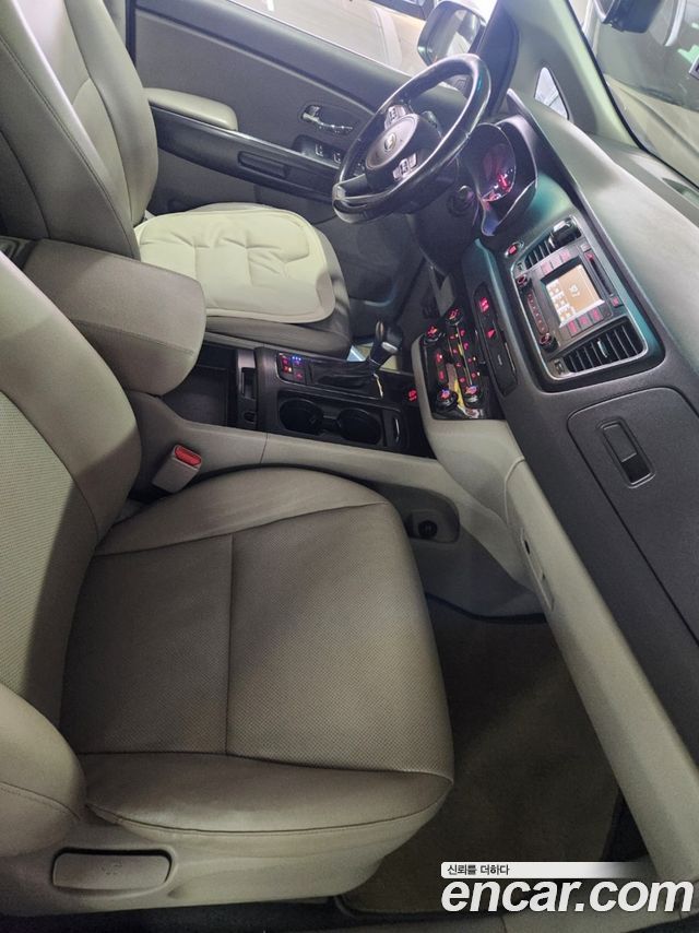Kia Canival 2018 — photo 10