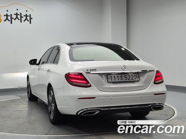 Mercedes-Benz E-Class 2019 — photo 2