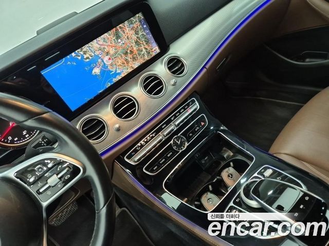 Mercedes-Benz E-Class 2019 — photo 10