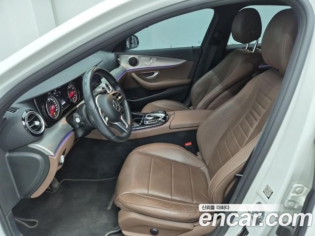 Mercedes-Benz E-Class 2019 — photo 11