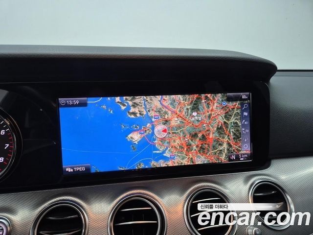 Mercedes-Benz E-Class 2019 — photo 14