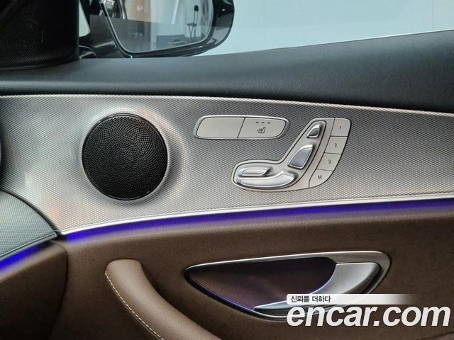 Mercedes-Benz E-Class 2019 — photo 17
