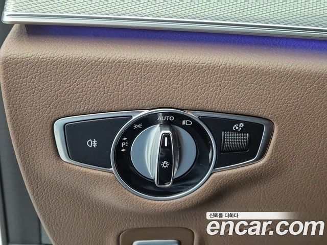 Mercedes-Benz E-Class 2019 — photo 18