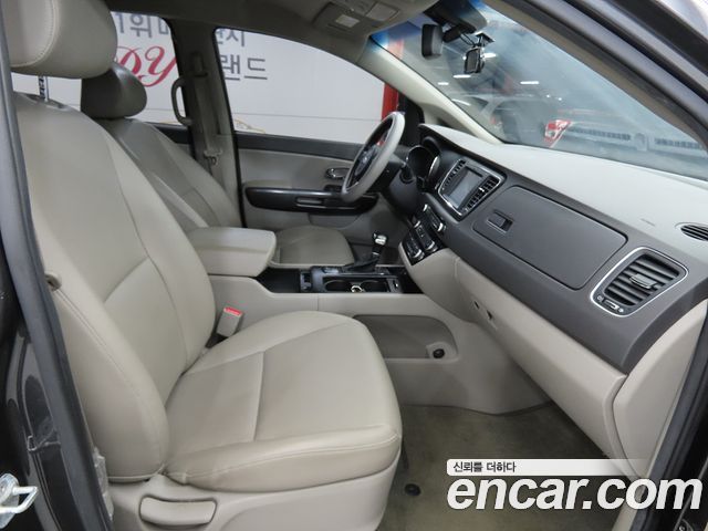 Kia Canival 2018 — photo 11