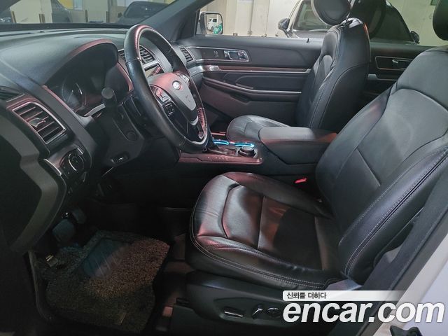 Ford Explorer 2017 — photo 11