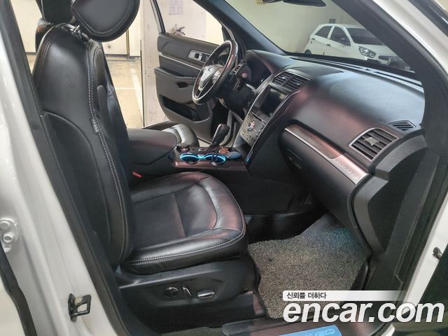 Ford Explorer 2017 — photo 13