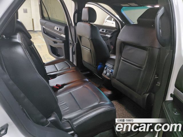 Ford Explorer 2017 — photo 14