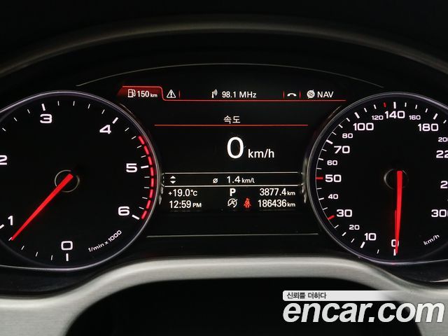 Audi A8 2015 — photo 8