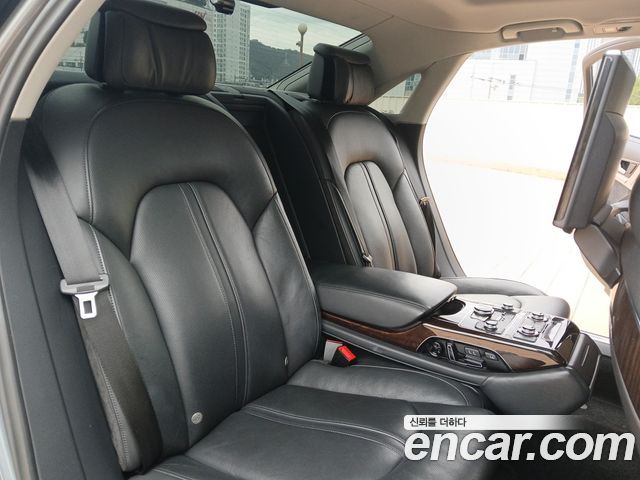 Audi A8 2015 — photo 14