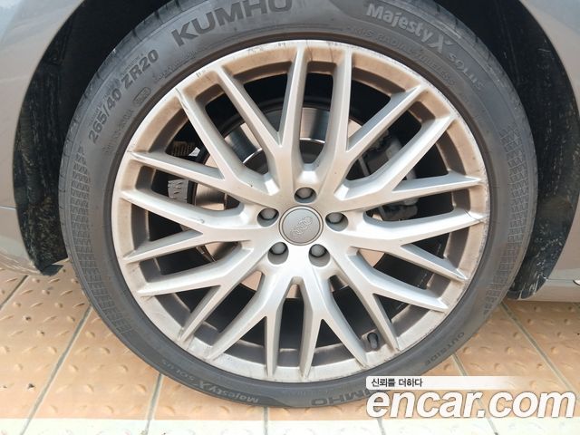 Audi A8 2015 — photo 20