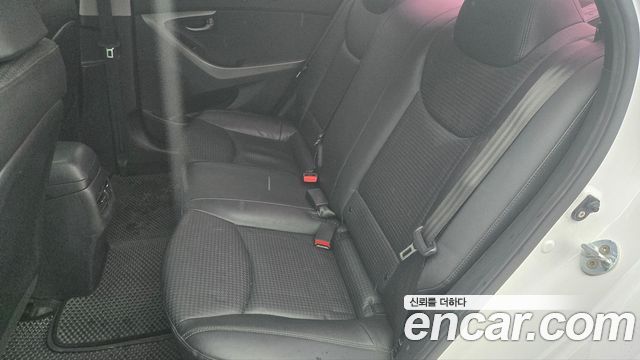 Hyundai AVANTE 2015 — photo 12