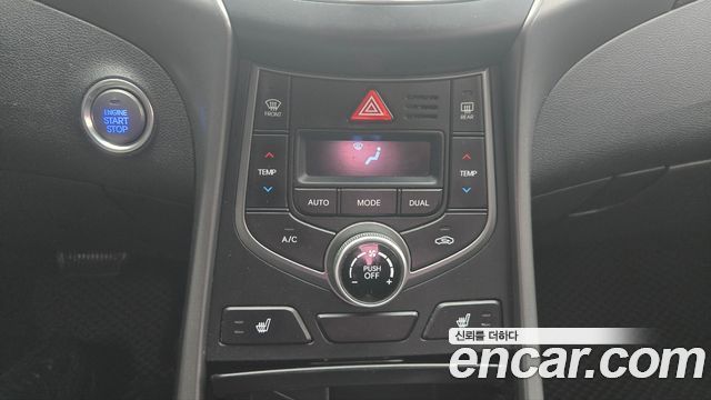 Hyundai AVANTE 2015 — photo 17