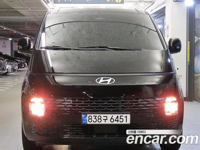 Hyundai Staria 2025 — photo 2