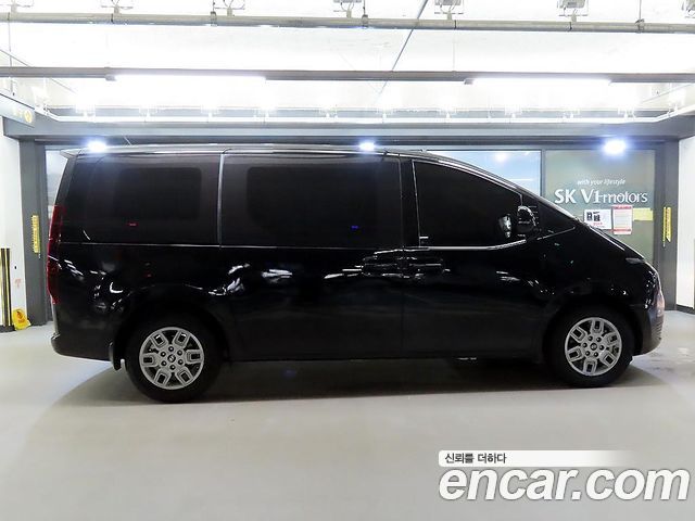 Hyundai Staria 2025 — photo 3