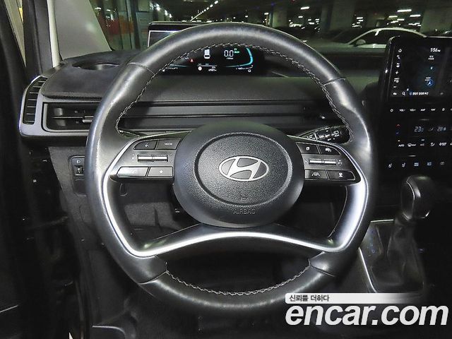 Hyundai Staria 2025 — photo 8