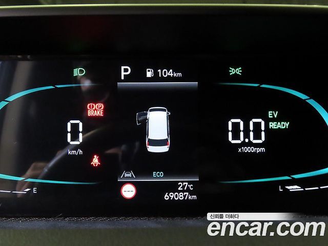 Hyundai Staria 2025 — photo 9