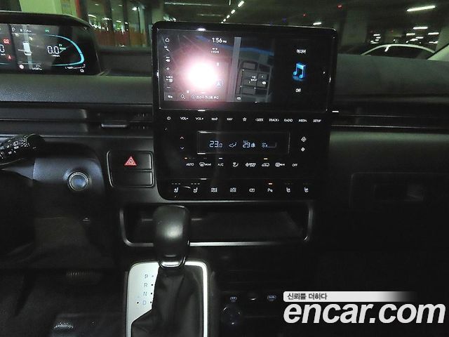 Hyundai Staria 2025 — photo 11