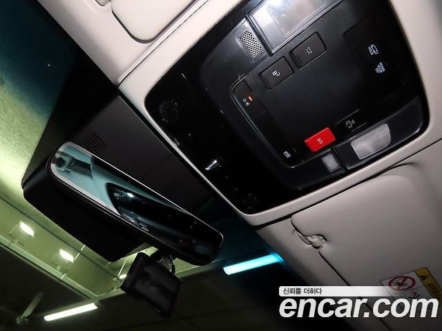 Hyundai Staria 2025 — photo 15