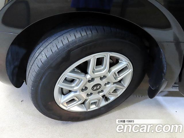 Hyundai Staria 2025 — photo 20