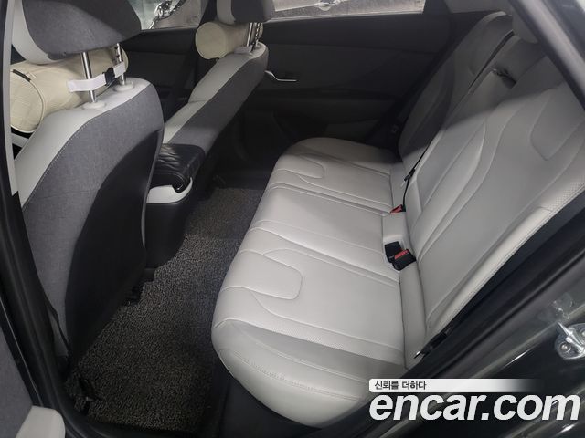 Hyundai AVANTE 2021 — photo 16