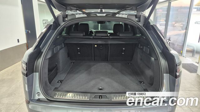 Land Rover Range Rover Velar 2025 — photo 11