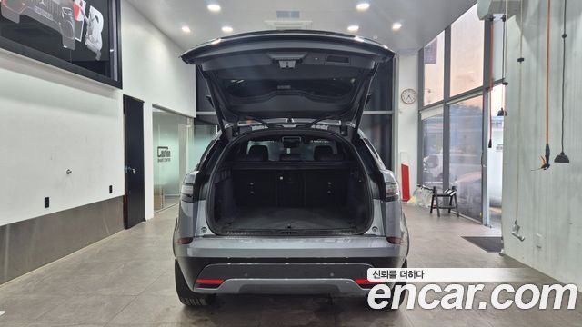 Land Rover Range Rover Velar 2025 — photo 12