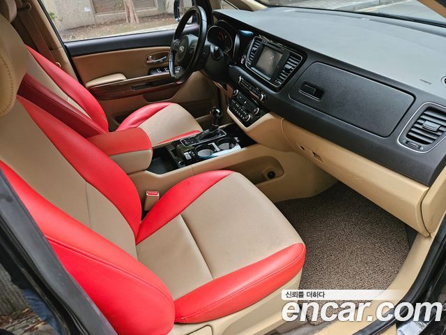 Kia Canival 2015 — photo 9